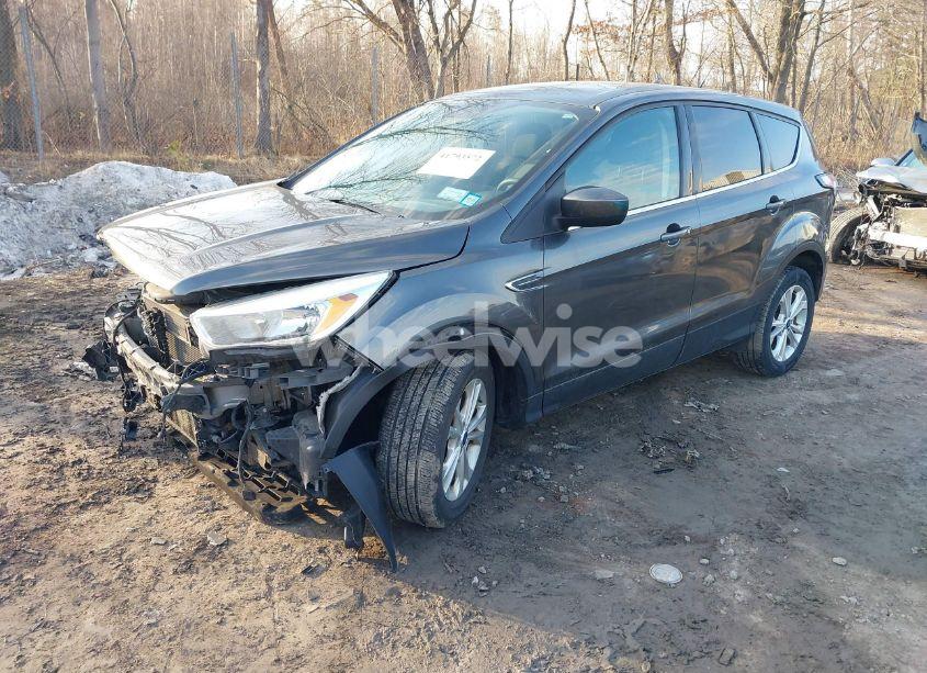 Photo 2 of 2017 Ford Escape SE (VIN 1FMCU9GD7HUD55892)