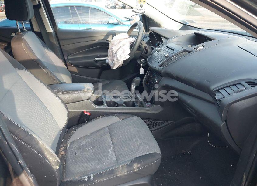 Photo 5 of 2017 Ford Escape SE (VIN 1FMCU9GD7HUD55892)