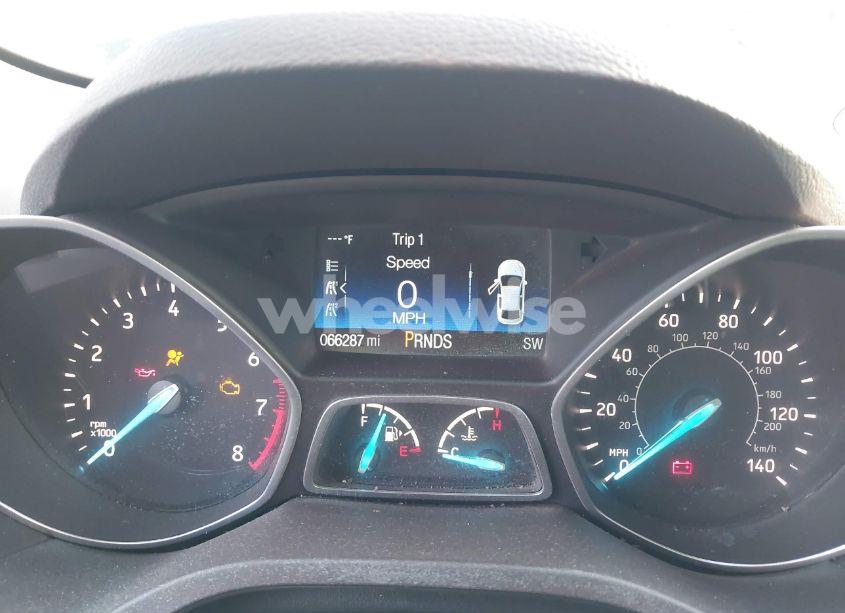 Photo 7 of 2017 Ford Escape SE (VIN 1FMCU9GD7HUD55892)