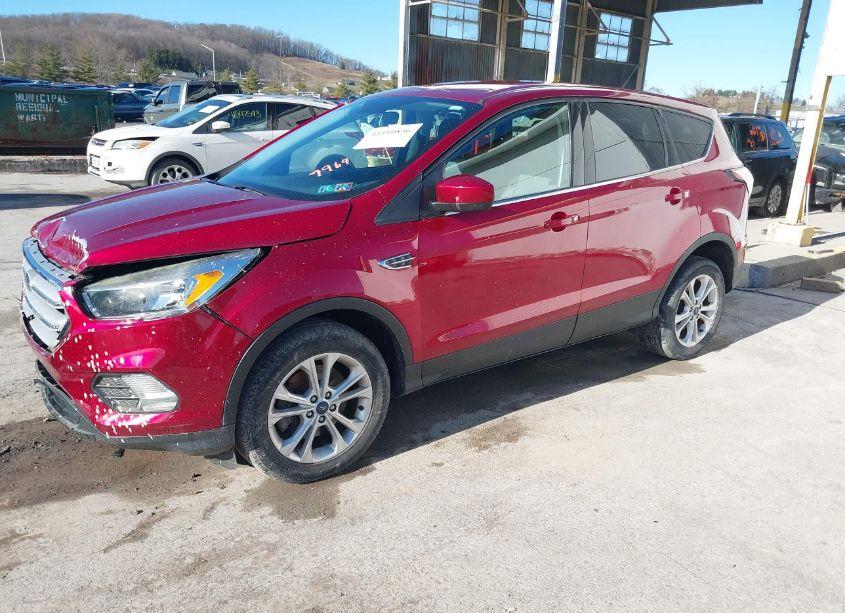 Photo 2 of 2017 Ford Escape SE (VIN 1FMCU9GD7HUE67964)
