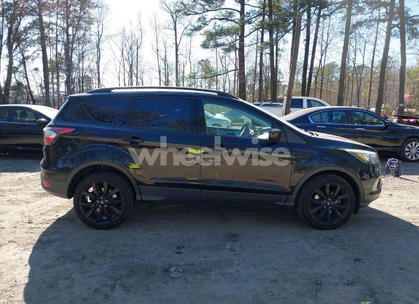 Photo 13 of 2017 Ford Escape SE (VIN 1FMCU9GD7HUE82223)