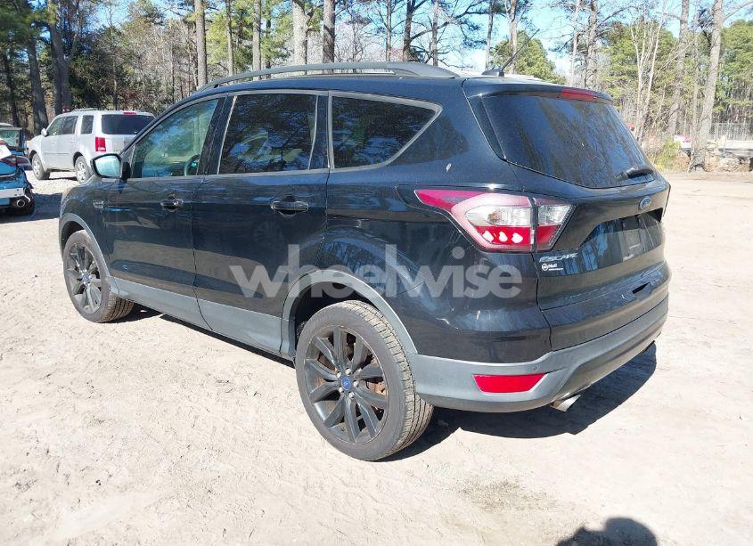 Photo 3 of 2017 Ford Escape SE (VIN 1FMCU9GD7HUE82223)
