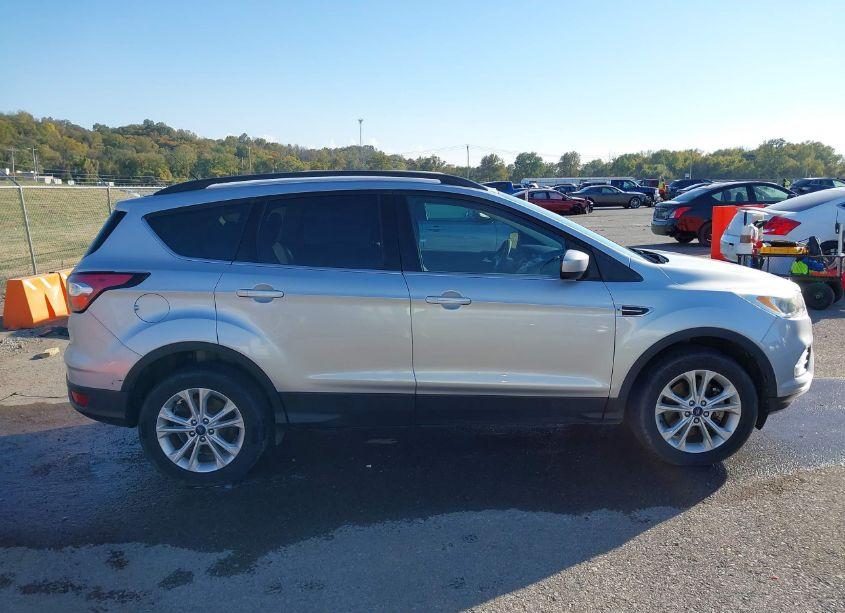 Photo 13 of 2018 Ford Escape SE (VIN 1FMCU9GD7JUA09718)