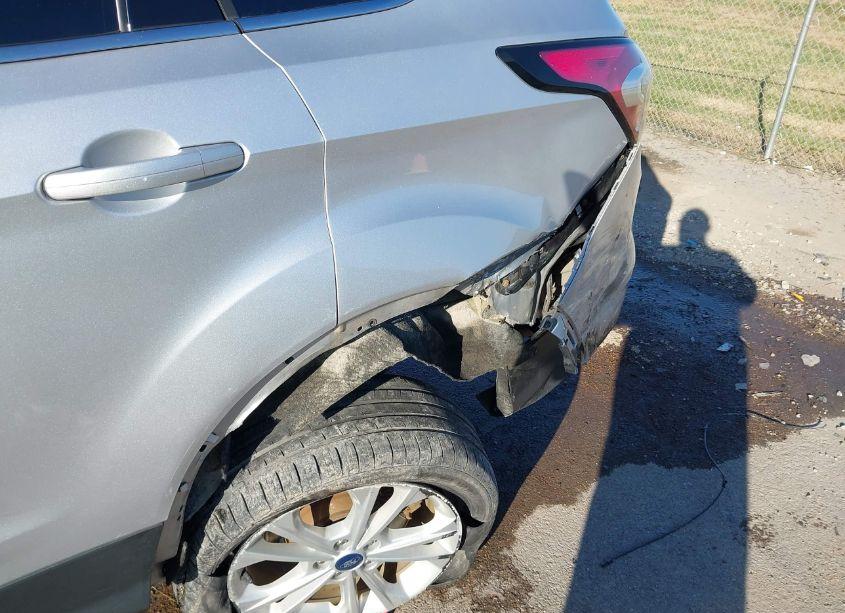 Photo 19 of 2018 Ford Escape SE (VIN 1FMCU9GD7JUA09718)