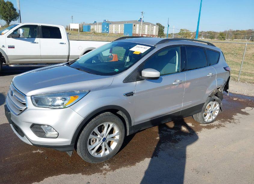 Photo 2 of 2018 Ford Escape SE (VIN 1FMCU9GD7JUA09718)