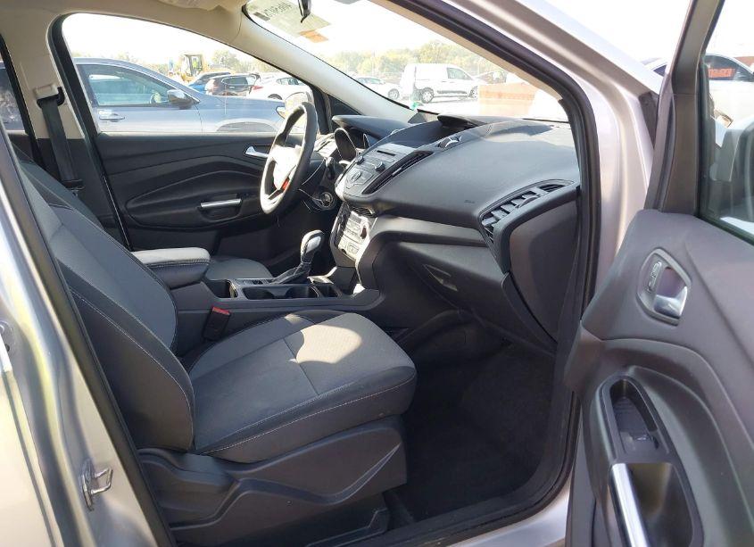 Photo 5 of 2018 Ford Escape SE (VIN 1FMCU9GD7JUA09718)