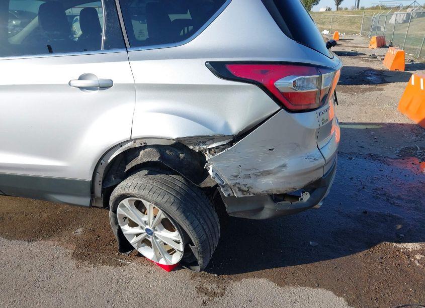 Photo 6 of 2018 Ford Escape SE (VIN 1FMCU9GD7JUA09718)