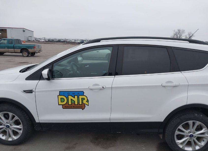 Photo 14 of 2018 Ford Escape SE (VIN 1FMCU9GD7JUA32688)