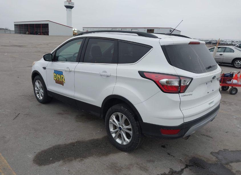 Photo 3 of 2018 Ford Escape SE (VIN 1FMCU9GD7JUA32688)
