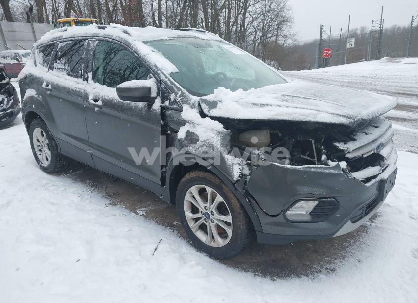 2018 Ford Escape SE (VIN 1FMCU9GD7JUA87190) main photo