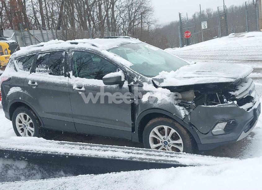 Photo 13 of 2018 Ford Escape SE (VIN 1FMCU9GD7JUA87190)