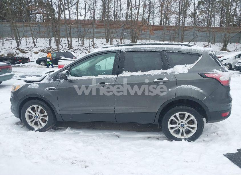 Photo 14 of 2018 Ford Escape SE (VIN 1FMCU9GD7JUA87190)