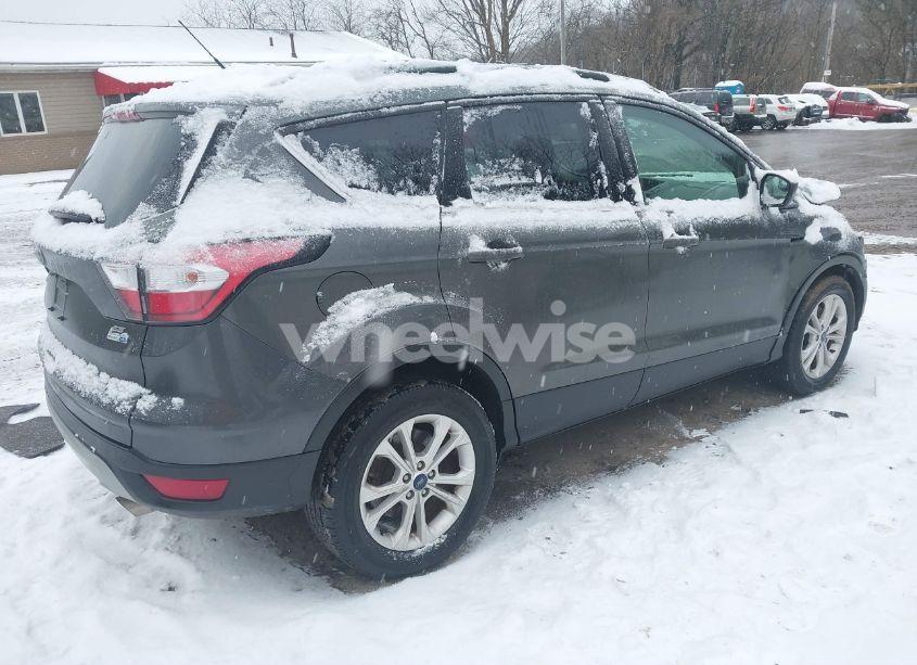 Photo 4 of 2018 Ford Escape SE (VIN 1FMCU9GD7JUA87190)