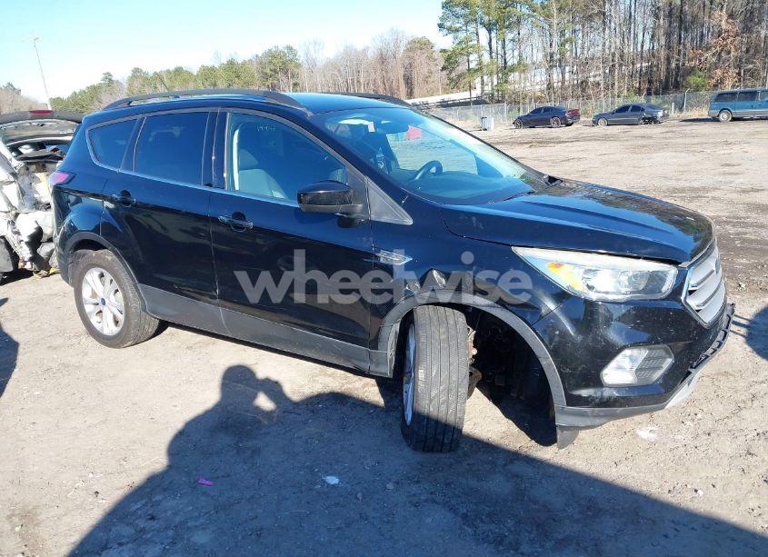 2018 Ford Escape SE (VIN 1FMCU9GD7JUA98769) main photo