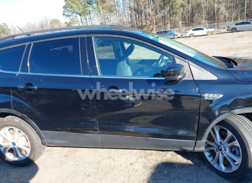 Photo 14 of 2018 Ford Escape SE (VIN 1FMCU9GD7JUA98769)