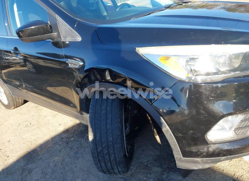 Photo 18 of 2018 Ford Escape SE (VIN 1FMCU9GD7JUA98769)