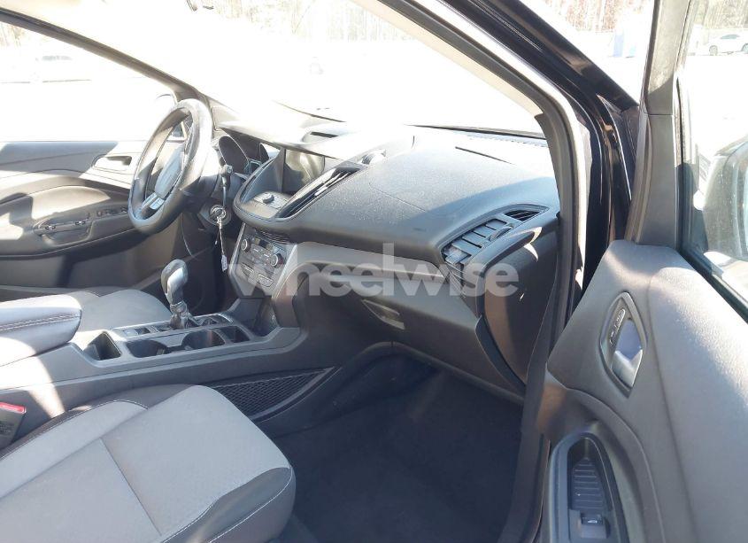 Photo 5 of 2018 Ford Escape SE (VIN 1FMCU9GD7JUA98769)