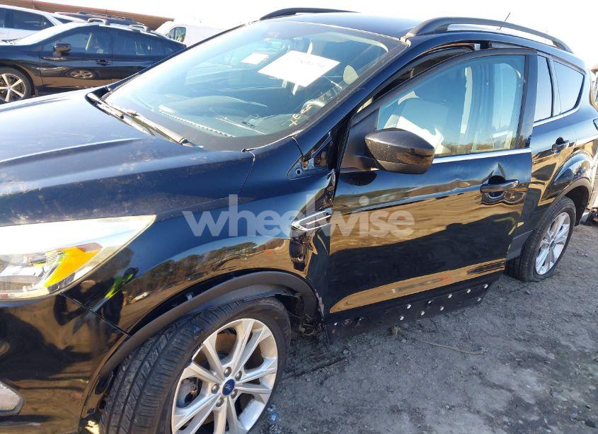Photo 6 of 2018 Ford Escape SE (VIN 1FMCU9GD7JUA98769)