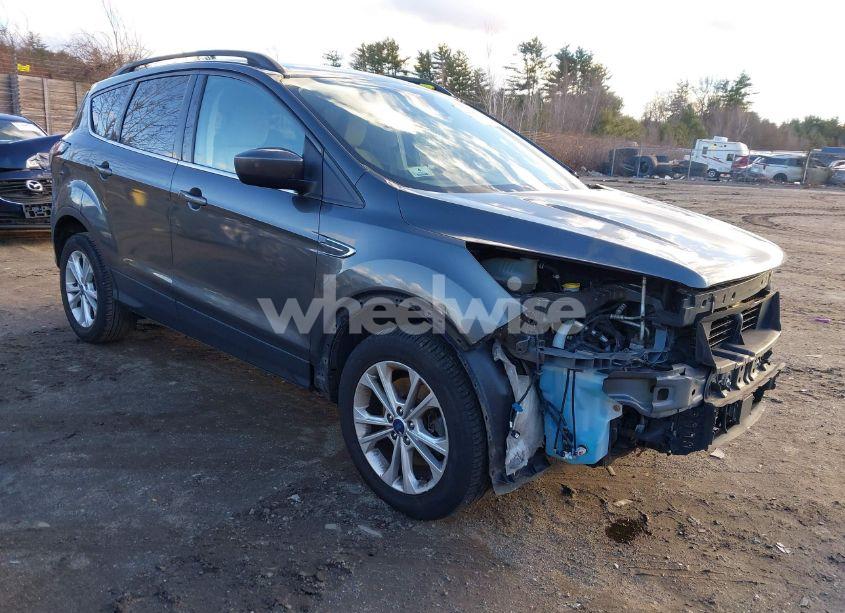 2018 Ford Escape SE (VIN 1FMCU9GD7JUB76127) main photo