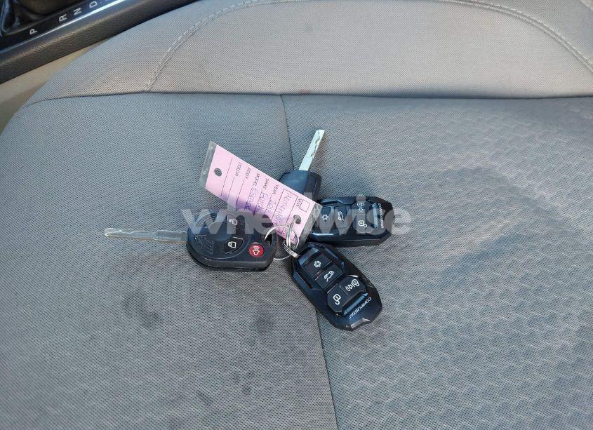 Photo 11 of 2018 Ford Escape SE (VIN 1FMCU9GD7JUB76127)