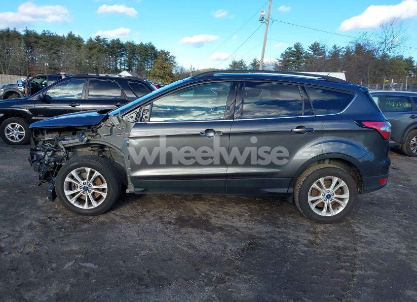 Photo 15 of 2018 Ford Escape SE (VIN 1FMCU9GD7JUB76127)