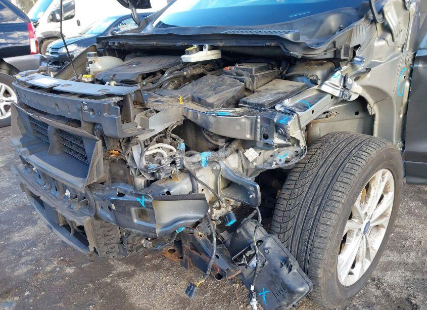 Photo 18 of 2018 Ford Escape SE (VIN 1FMCU9GD7JUB76127)