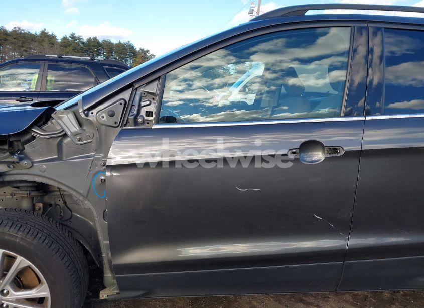 Photo 21 of 2018 Ford Escape SE (VIN 1FMCU9GD7JUB76127)