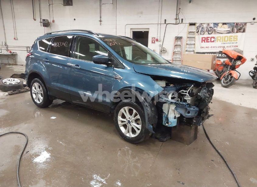 2018 Ford Escape SE (VIN 1FMCU9GD7JUB92277) main photo