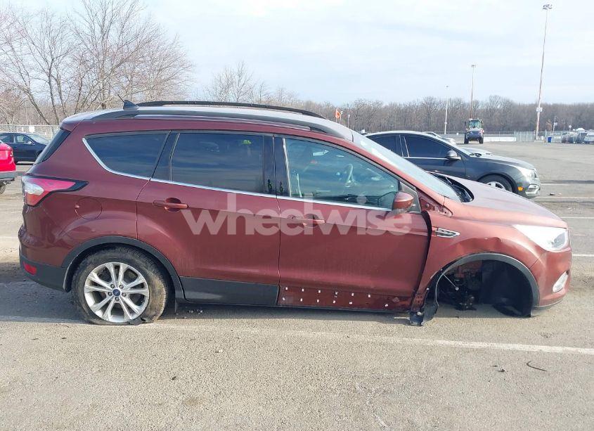 Photo 13 of 2018 Ford Escape SE (VIN 1FMCU9GD7JUB94725)