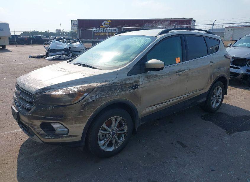 Photo 2 of 2018 Ford Escape SE (VIN 1FMCU9GD7JUC48668)