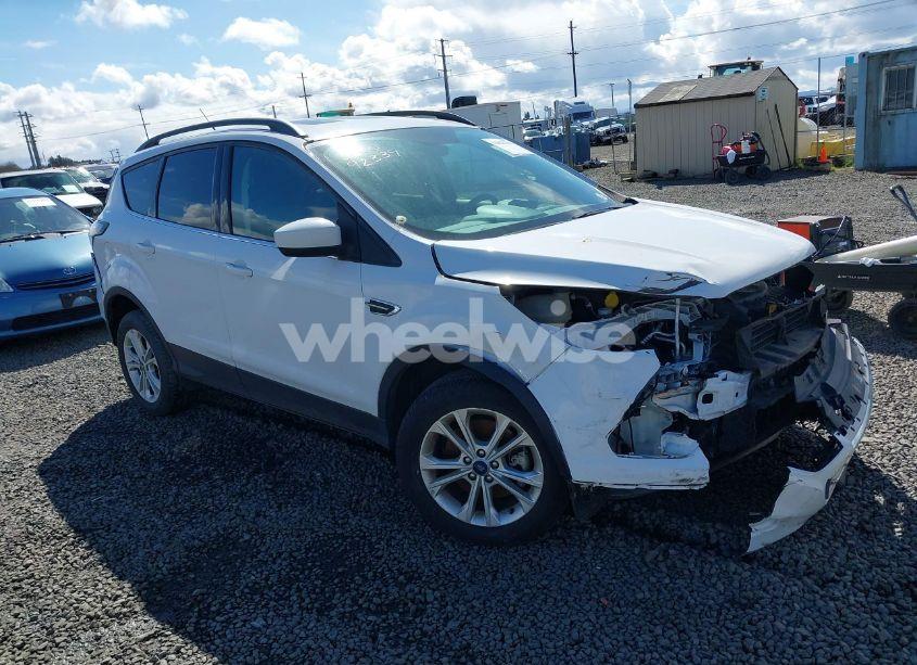 2018 Ford Escape SE (VIN 1FMCU9GD7JUC60951) main photo