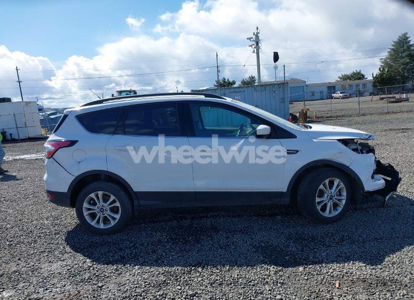 Photo 14 of 2018 Ford Escape SE (VIN 1FMCU9GD7JUC60951)