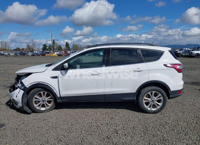 Photo 15 of 2018 Ford Escape SE (VIN 1FMCU9GD7JUC60951)
