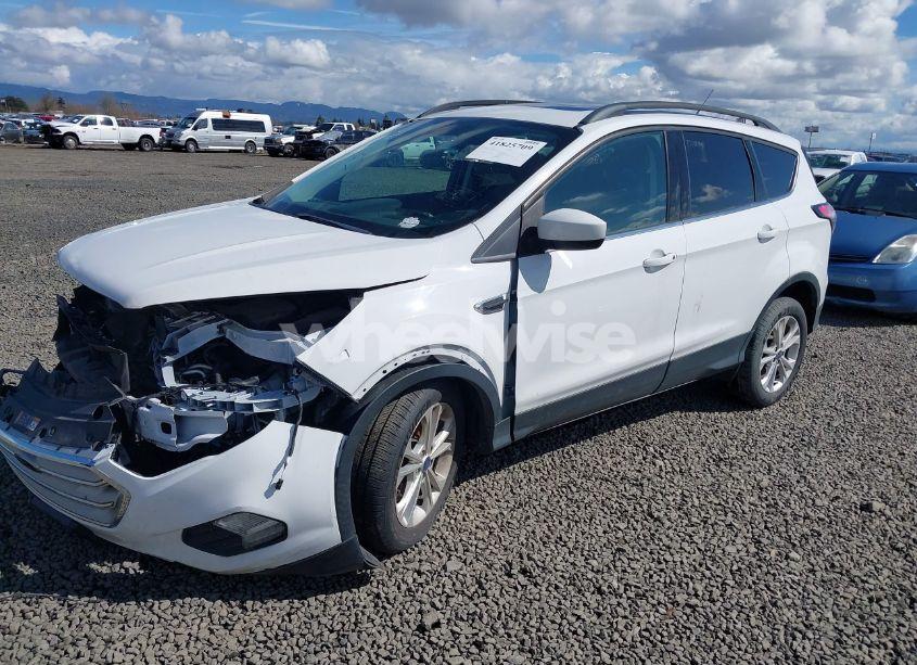 Photo 2 of 2018 Ford Escape SE (VIN 1FMCU9GD7JUC60951)