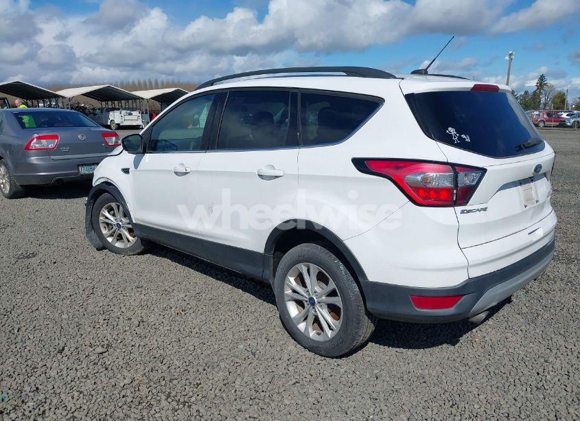 Photo 3 of 2018 Ford Escape SE (VIN 1FMCU9GD7JUC60951)