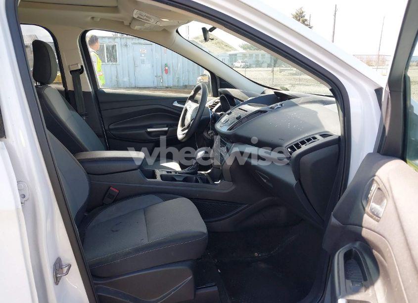 Photo 5 of 2018 Ford Escape SE (VIN 1FMCU9GD7JUC60951)