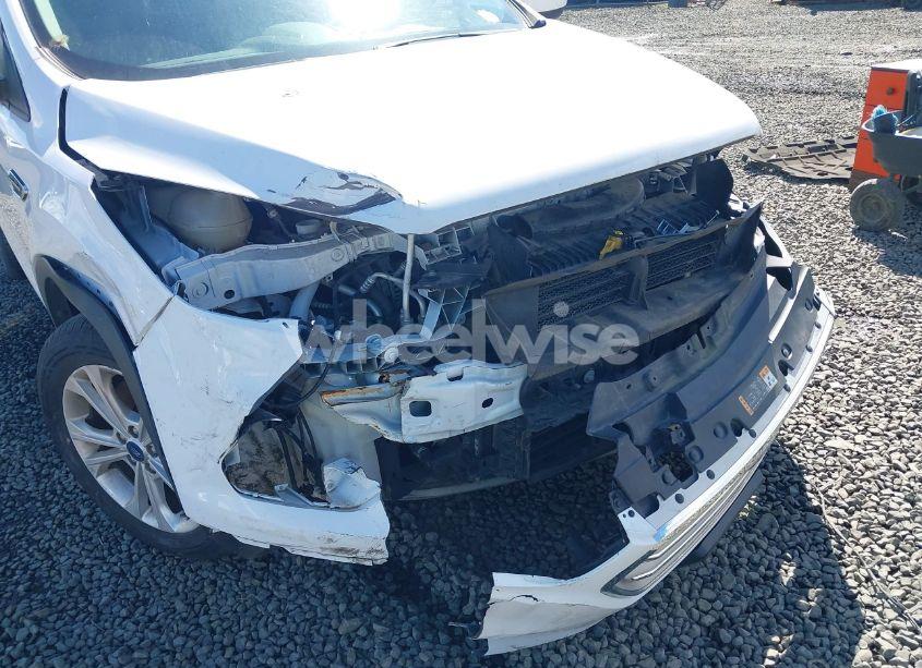 Photo 6 of 2018 Ford Escape SE (VIN 1FMCU9GD7JUC60951)