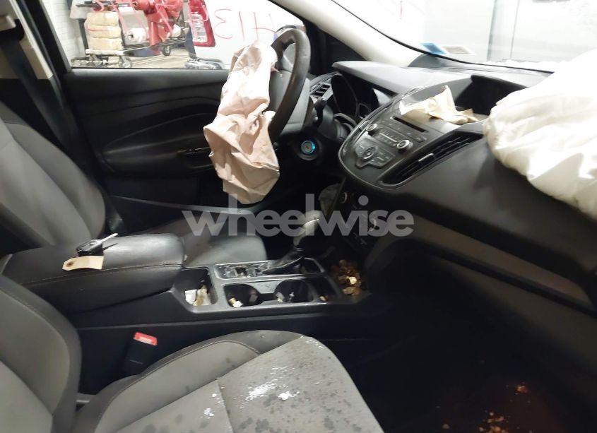 Photo 5 of 2018 Ford Escape SE (VIN 1FMCU9GD7JUC88717)