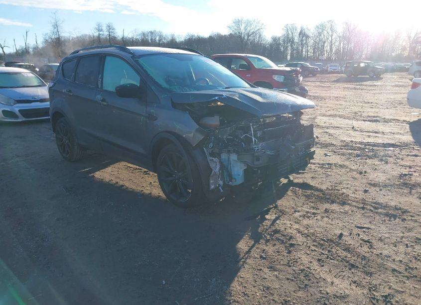 2018 Ford Escape SE (VIN 1FMCU9GD7JUD12000) main photo