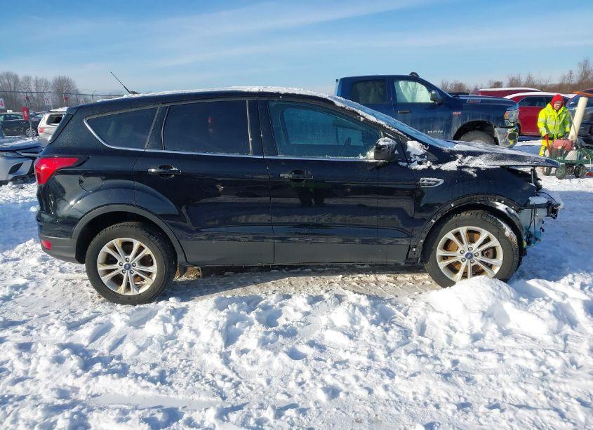Photo 13 of 2019 Ford Escape SE (VIN 1FMCU9GD7KUA09316)