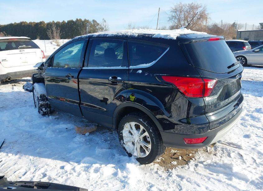 Photo 3 of 2019 Ford Escape SE (VIN 1FMCU9GD7KUA09316)