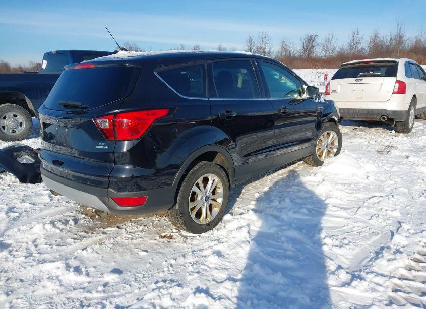 Photo 4 of 2019 Ford Escape SE (VIN 1FMCU9GD7KUA09316)