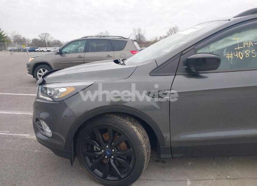Photo 12 of 2019 Ford Escape SE (VIN 1FMCU9GD7KUA33938)