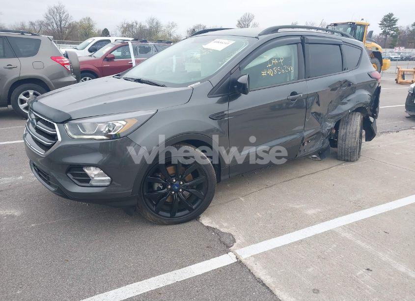 Photo 2 of 2019 Ford Escape SE (VIN 1FMCU9GD7KUA33938)