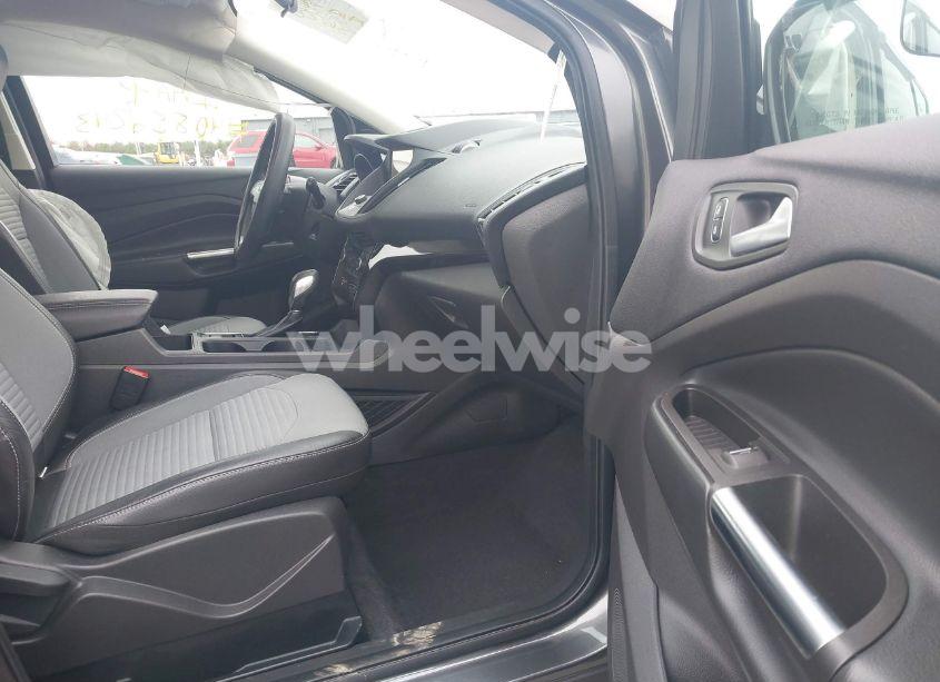 Photo 5 of 2019 Ford Escape SE (VIN 1FMCU9GD7KUA33938)