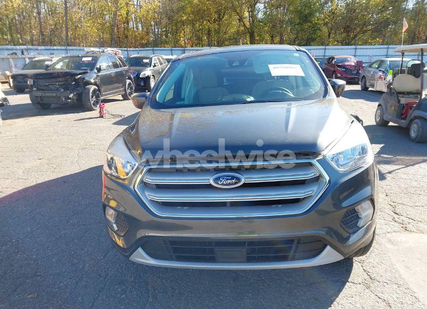Photo 13 of 2019 Ford Escape SE (VIN 1FMCU9GD7KUA33969)