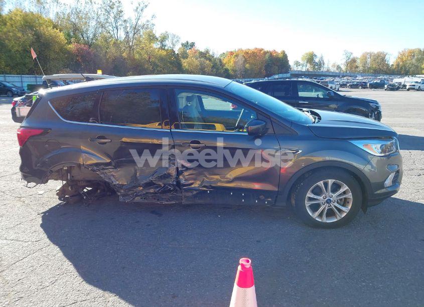 Photo 14 of 2019 Ford Escape SE (VIN 1FMCU9GD7KUA33969)