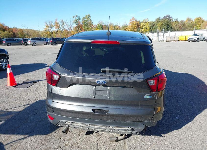 Photo 17 of 2019 Ford Escape SE (VIN 1FMCU9GD7KUA33969)