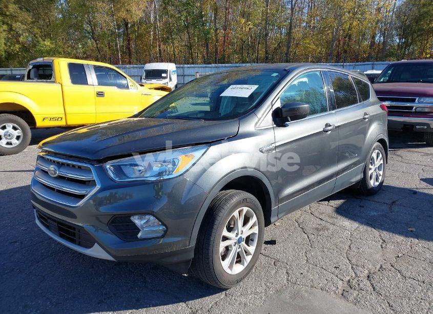 Photo 2 of 2019 Ford Escape SE (VIN 1FMCU9GD7KUA33969)