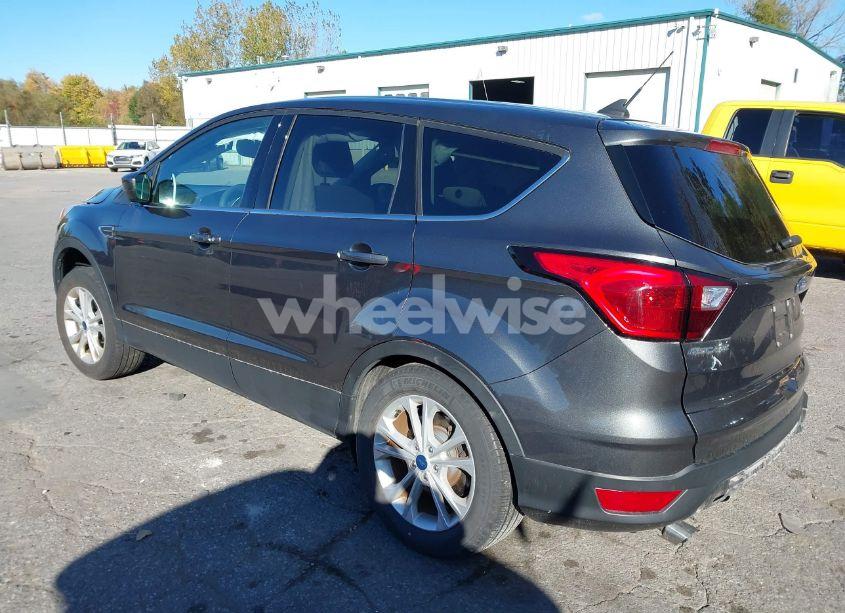 Photo 3 of 2019 Ford Escape SE (VIN 1FMCU9GD7KUA33969)